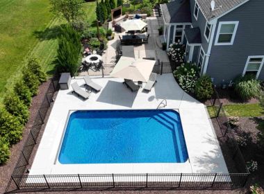 16x27 Rectangle, 6' Deep Vinyl Liner Pool in Pewaukee WI 